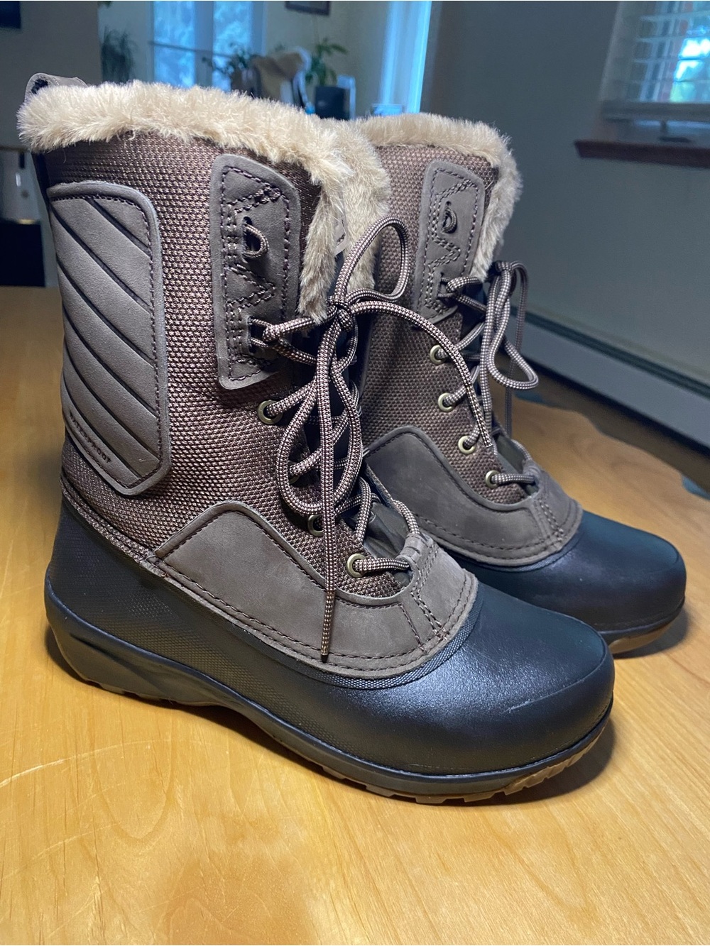 The North Face -NEVER WORN- Insulated Waterproof Lace-Up Winter Boots